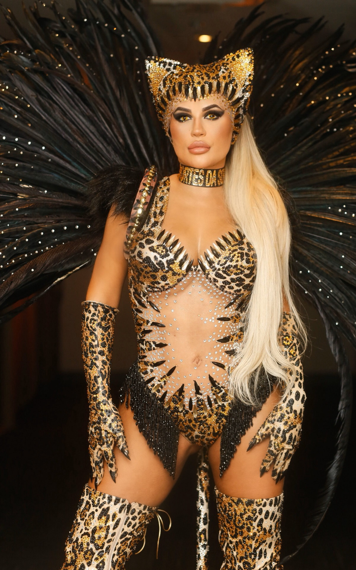 Deolane Bezerra, musa da Grande Rio, participa de ensaio técnico na Sapucaí, na noite deste sábado