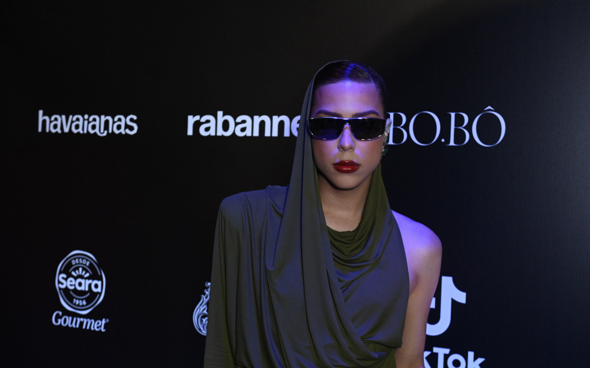 A influenciadora Adam Smith no baile de Carnaval da Vogue