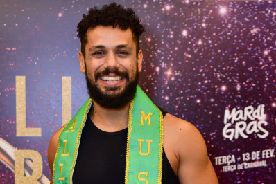 Após sucesso em Terra e Paixão, Amaury Lorenzo é eleito muso de camarote da Sapucaí