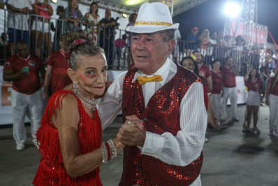 Escolas de Samba de Niterói brilham nos primeiros dias de desfile