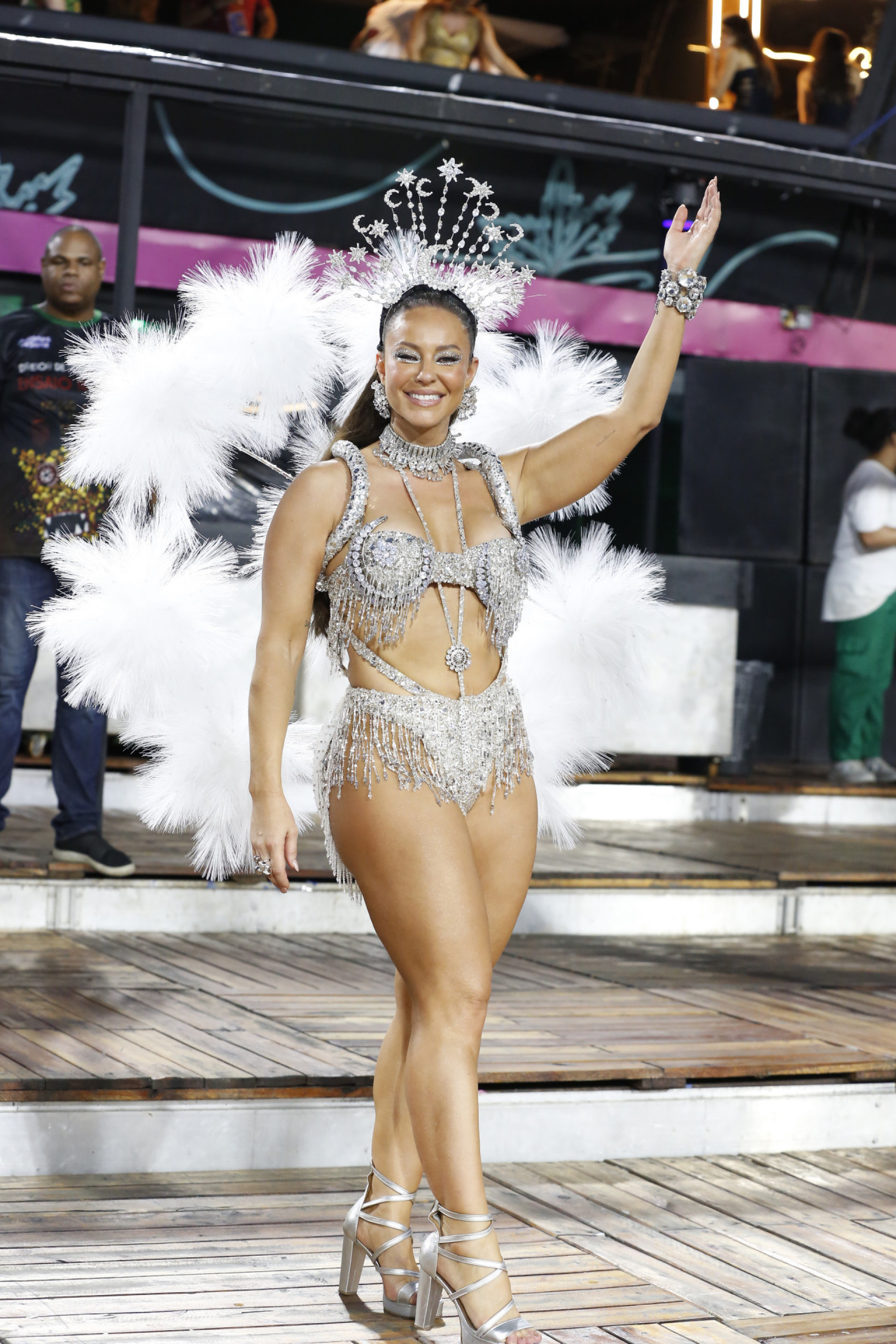 Paolla Oliveira, rainha de bateria da Grande Rio, participa de ensaio técnico na Sapucaí, na noite deste sábado - Paulo Tauil / AgNews 