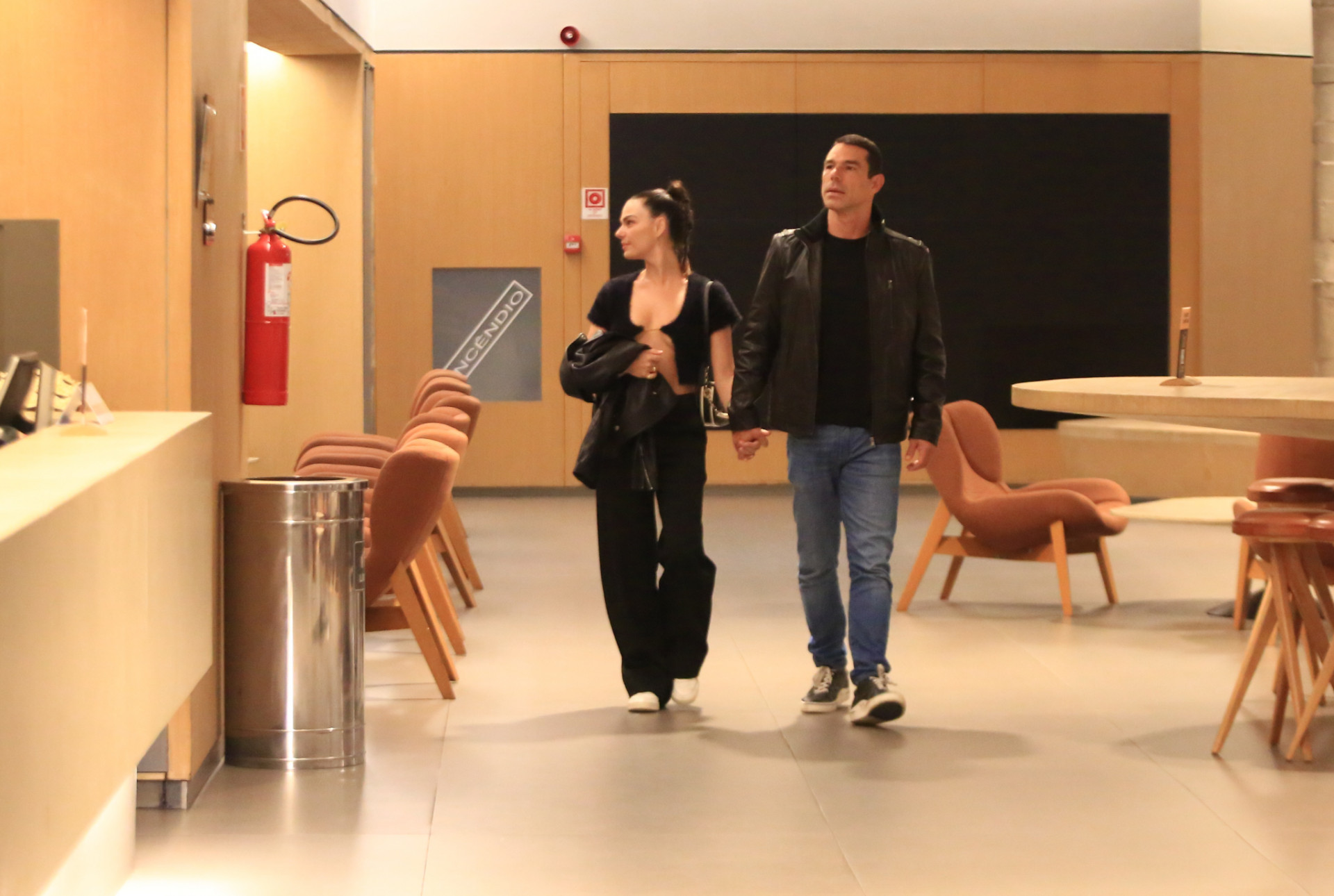 Isis Valverde e Marcus Buaiz curtem passeio em shopping do Rio - Edson Douglas/ AgNews