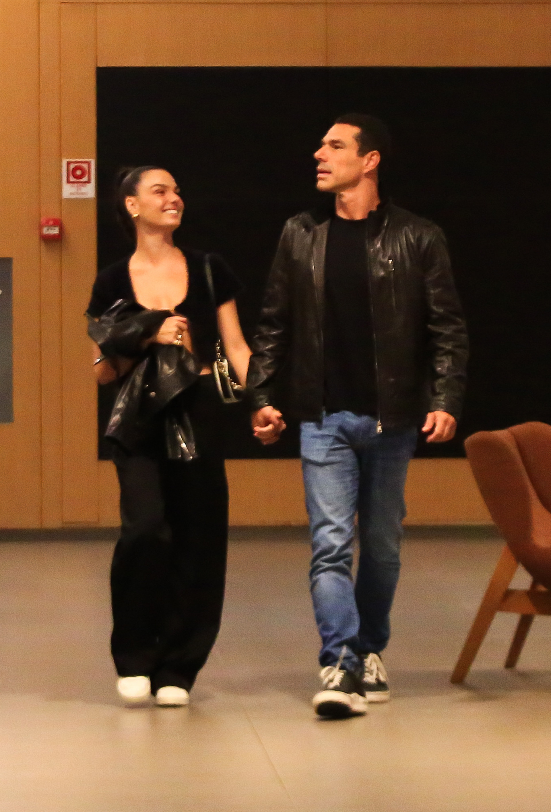 Isis Valverde e Marcus Buaiz curtem passeio em shopping do Rio - Edson Douglas/ AgNews