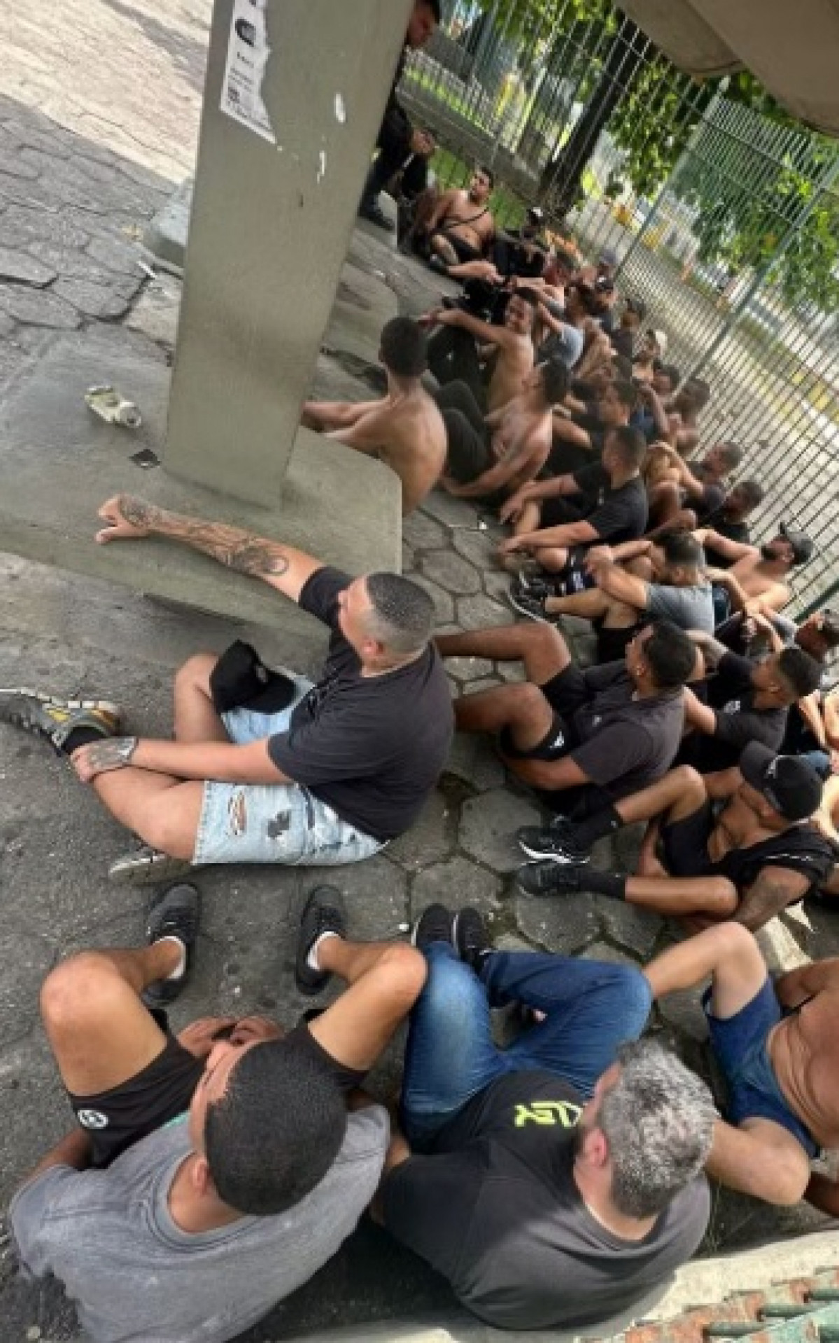 PM prende 50 torcedores antes de clássico entre Vasco e Flamengo - Reprodução