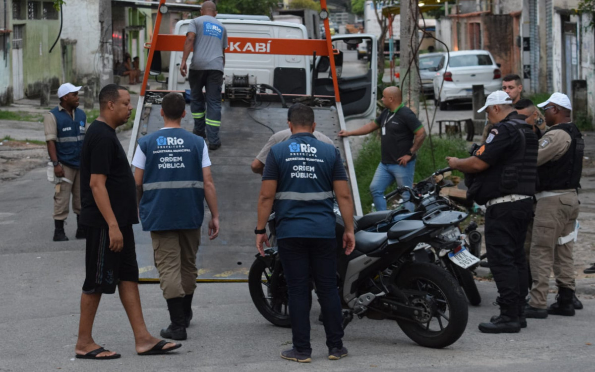 Equipes da Seop apreenderam motocicletas com placa ilegível em operação na Feira de Acari
