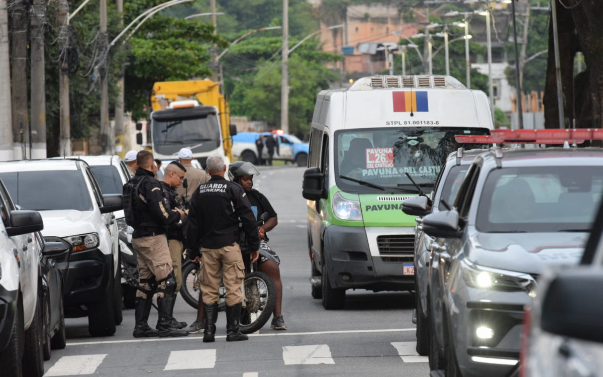 Ação pretende garantir cumprimento do decreto municipal que proíbe a feira