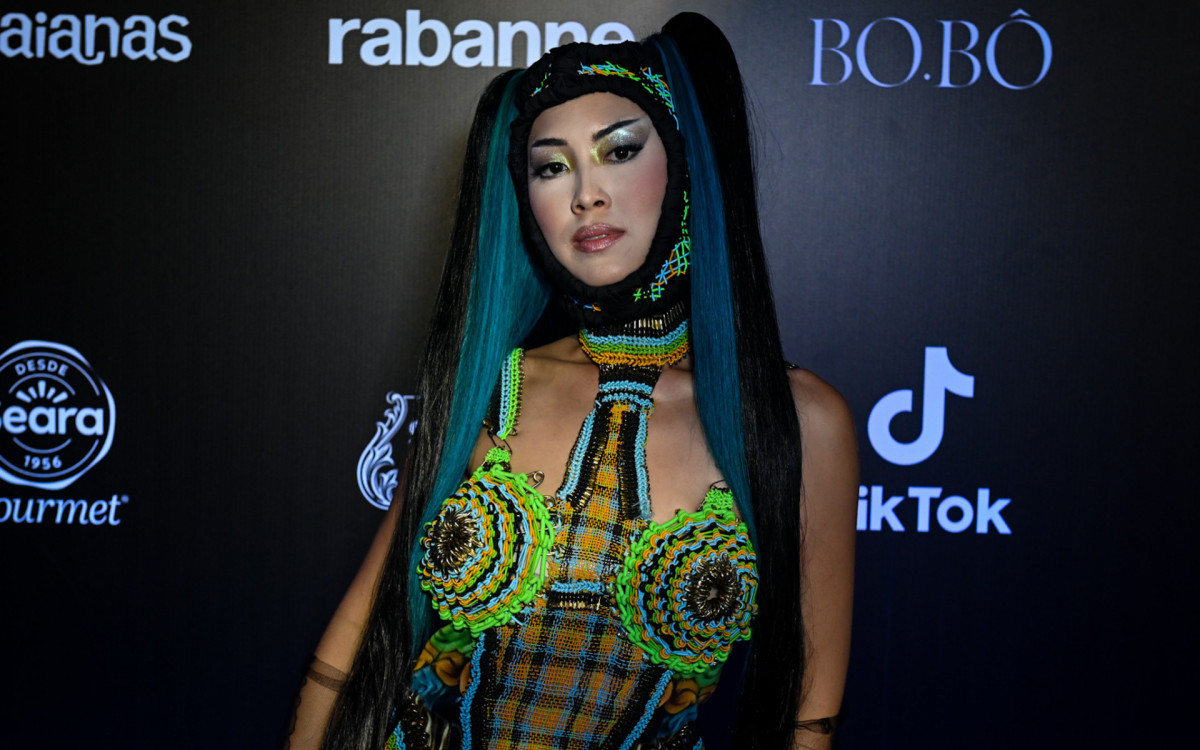 Ana Hikari durante o baile de Carnaval da Vogue