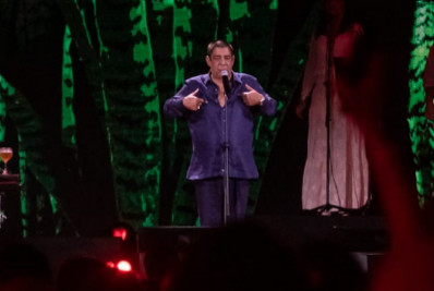 Zeca Pagodinho comemora 40 anos de carreira debaixo de forte chuva, no Rio