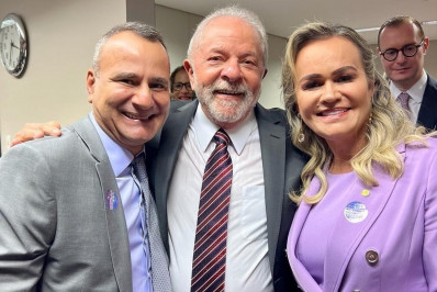 Presidente Lula, ao lado do prefeito Waguinho, anuncia recursos para Educação e Saúde e inaugura escola em Belford Roxo