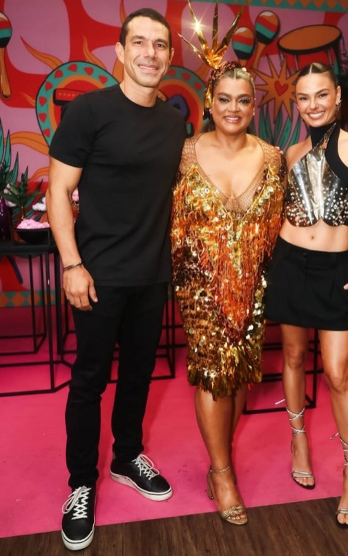 Marcus Buaiz e Isis Valverde posam com Preta Gil - Reprodução/Instagram