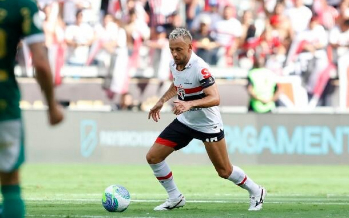 Rafinha diz que S&atilde;o Paulo tem duas equipes competitivas para jogar em 2024