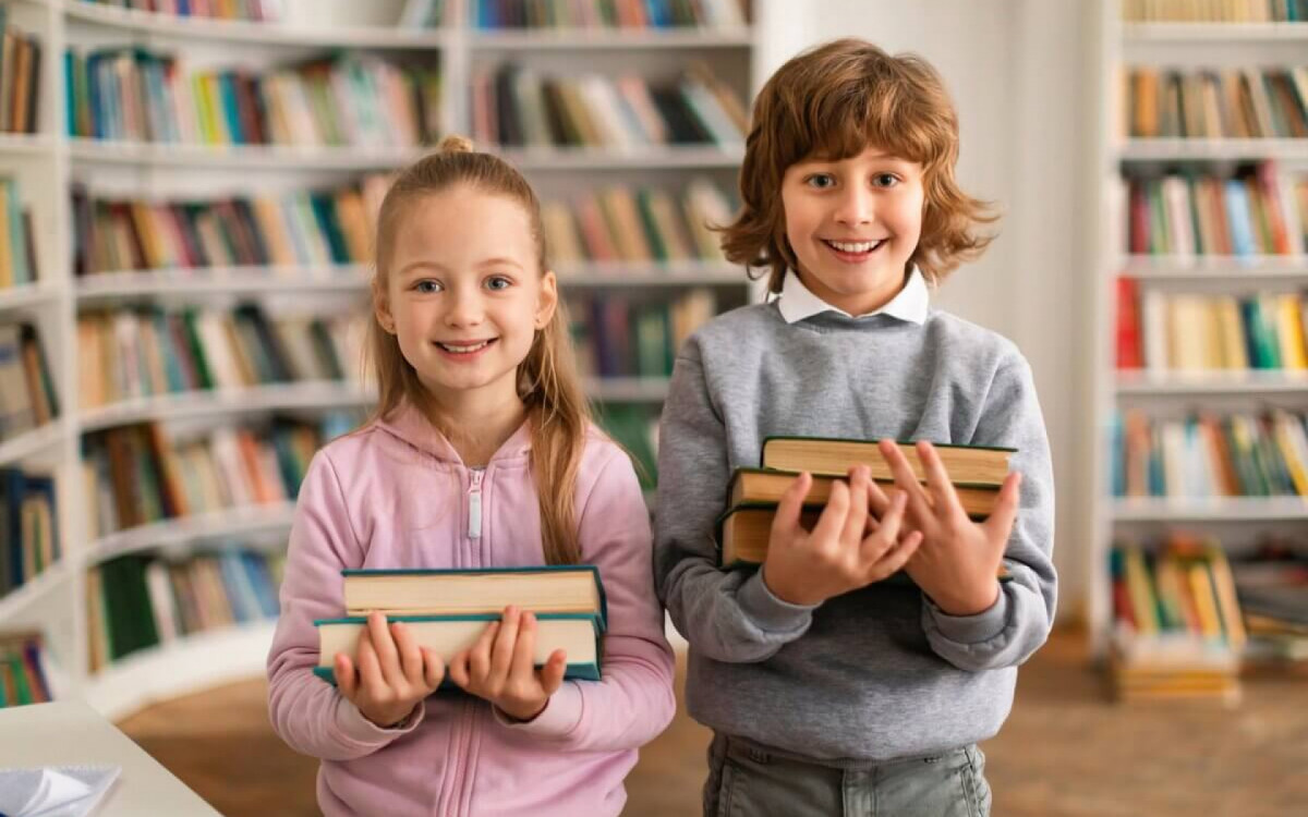 Hist&oacute;rias ajudam as crian&ccedil;as a se identificarem com os personagens 
(Imagem: Prostock-studio | Shutterstock)