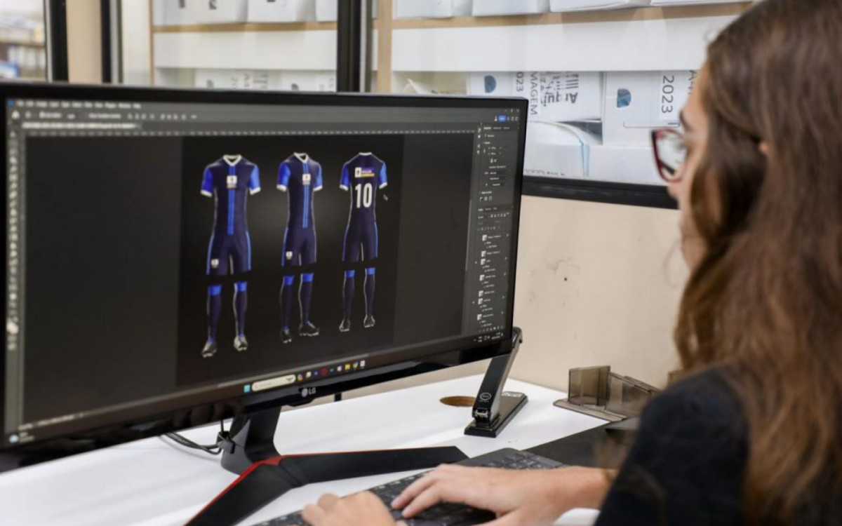 A estagiária de Design Victória Lucena