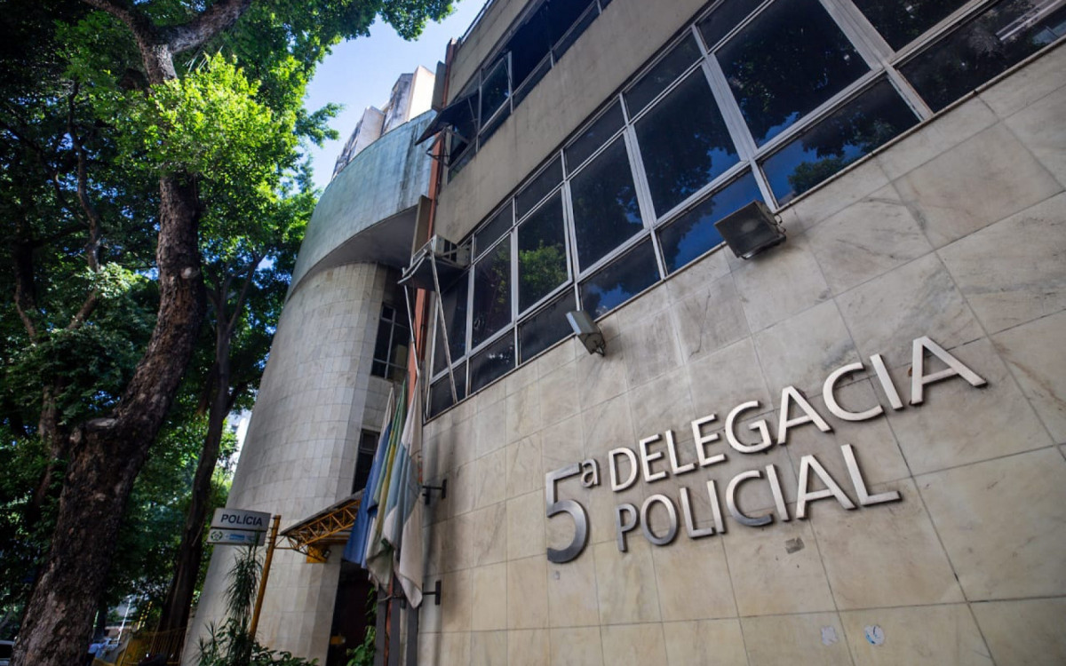 Suspeito foi encaminhado pela PM à 5ª DP (Praça da Harmonia) - Renan Areias / Agência O Dia