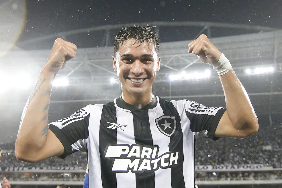 Mateo Ponte volta a ser opção para a lateral direita do Botafogo