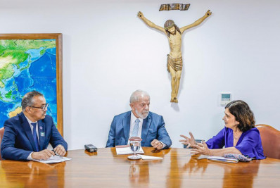 Lula e diretor-geral da OMS discutem produção de vacina contra a dengue