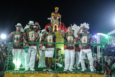 Escolas de Samba do Grupo A de Niterói levam 35 mil foliões ao Caminho Niemeyer
