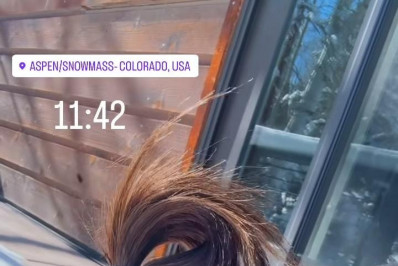 Mariana Rios afunda rosto na neve para diminuir inchaço: 'Não estou louca'