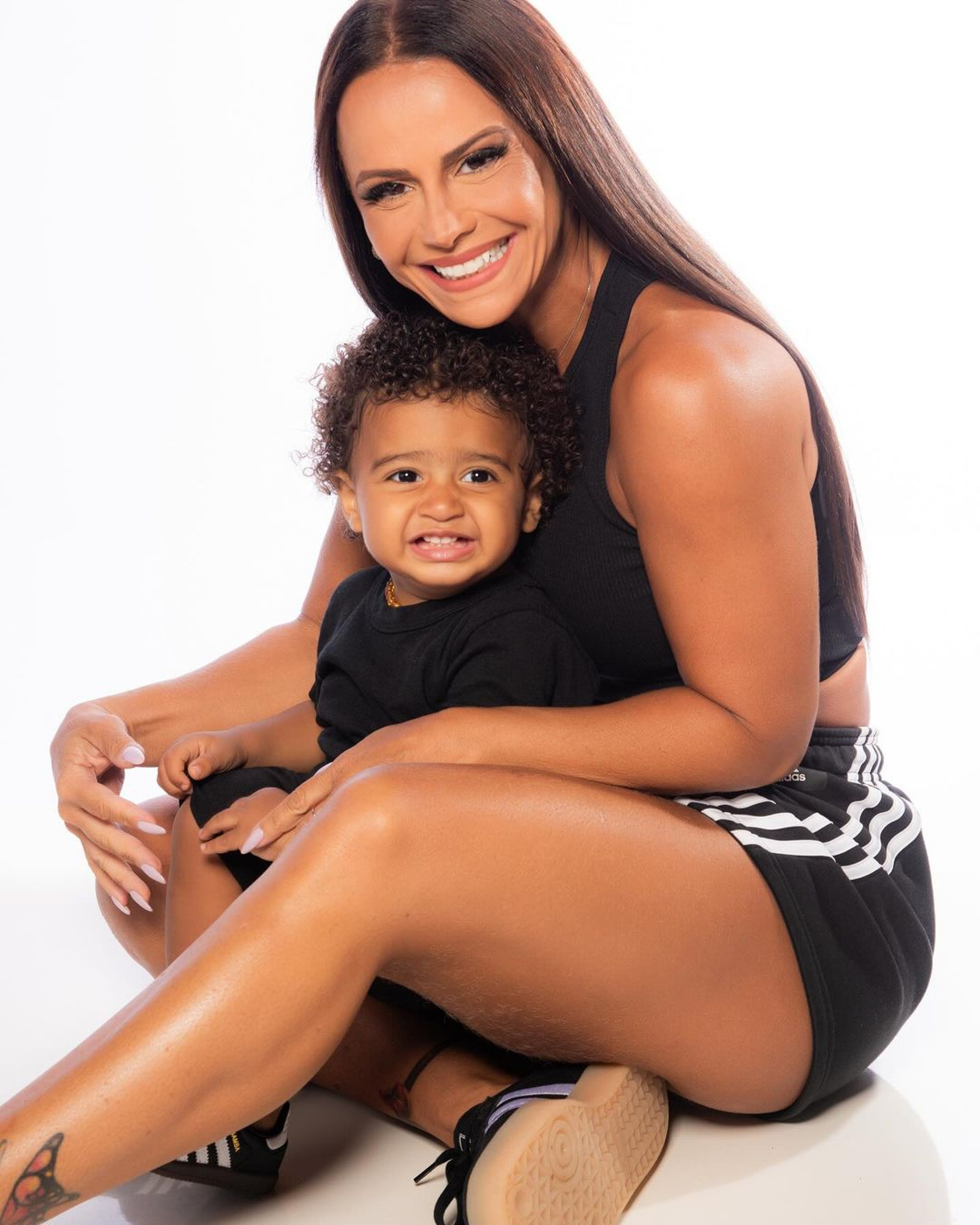 Viviane Araujo encanta os seguidores ao compartilhar fotos com o filho - Reprodução