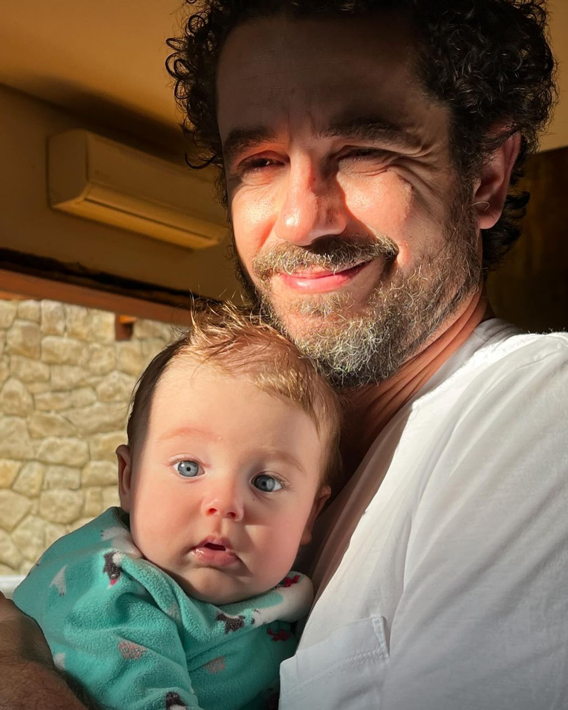 Felipe Andreoli completa 44 anos e recebe homenagem da mulher Rafa Brites
- Reprodução / Instagram