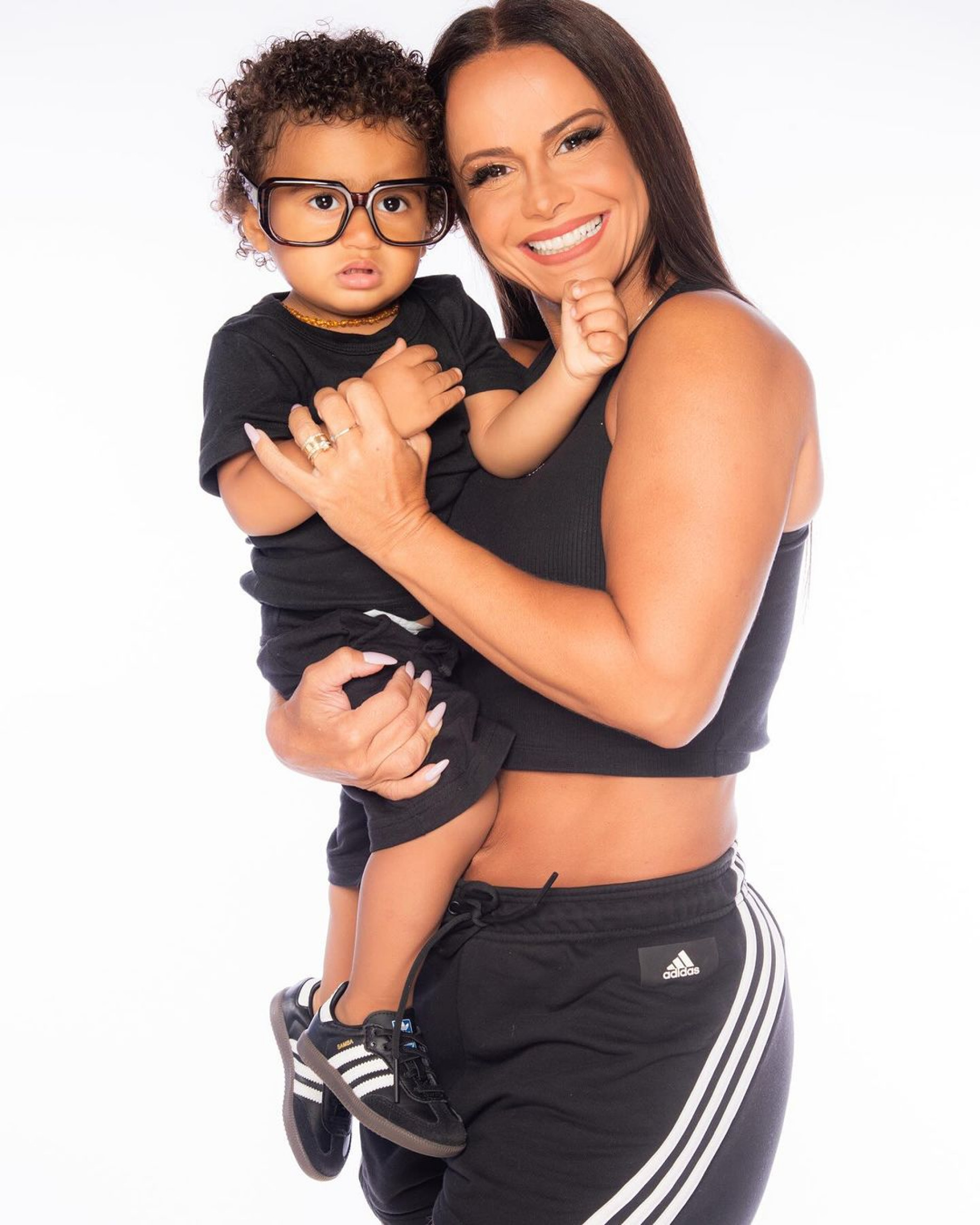 Viviane Araujo encanta os seguidores ao compartilhar fotos com o filho - Reprodução