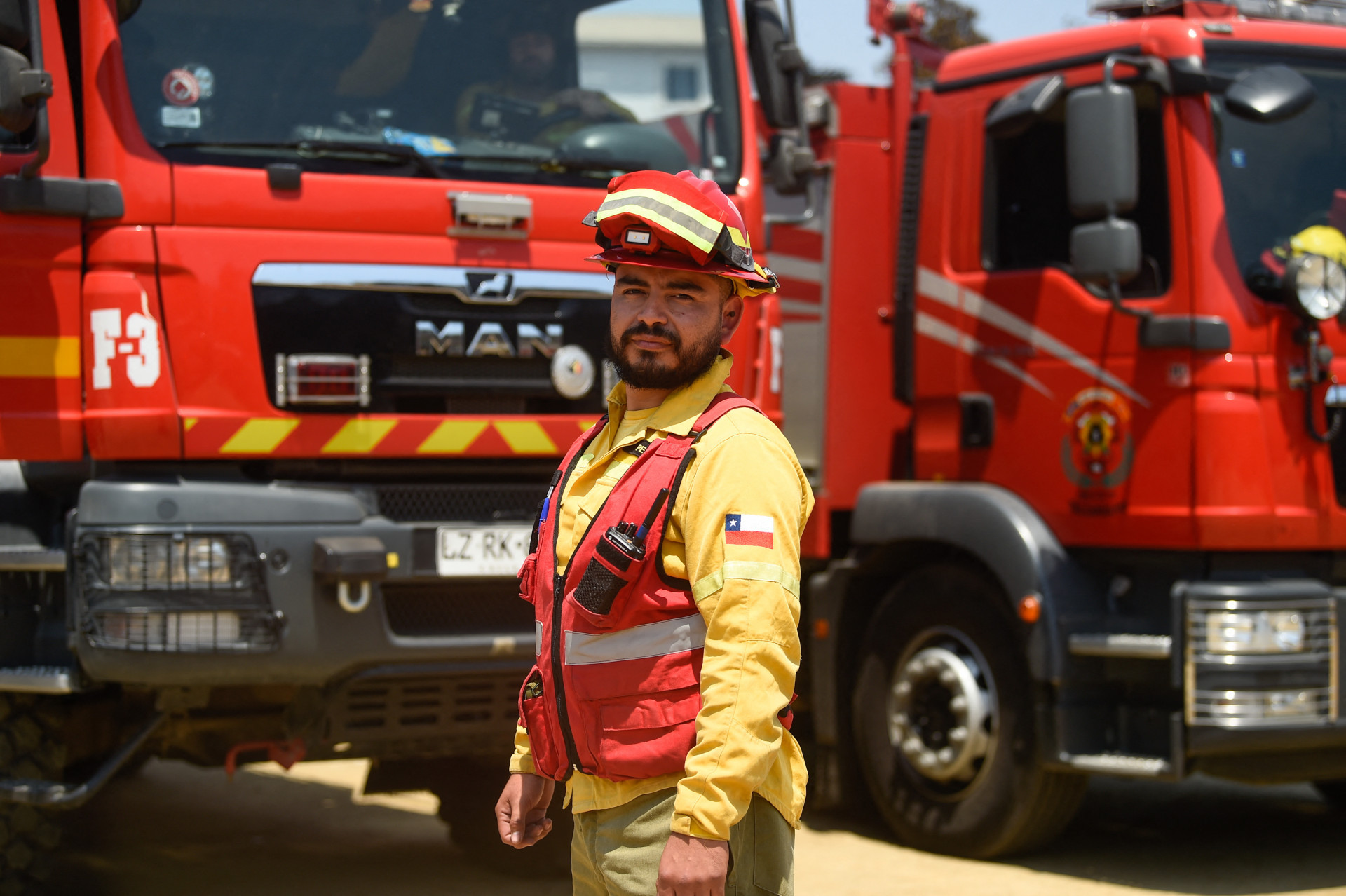 Jorge Peña é arquiteto e serve ao Corpo de Bombeiros voluntários do Chile - Pablo Vera / AFP