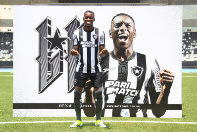 Luiz Henrique se emociona em apresentação e projeta Botafogo no 'topo': 'Merece muito'