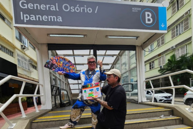 Voz do Metrô Rio ganha versão babadeira de Milton Cunha durante o carnaval; Ouça