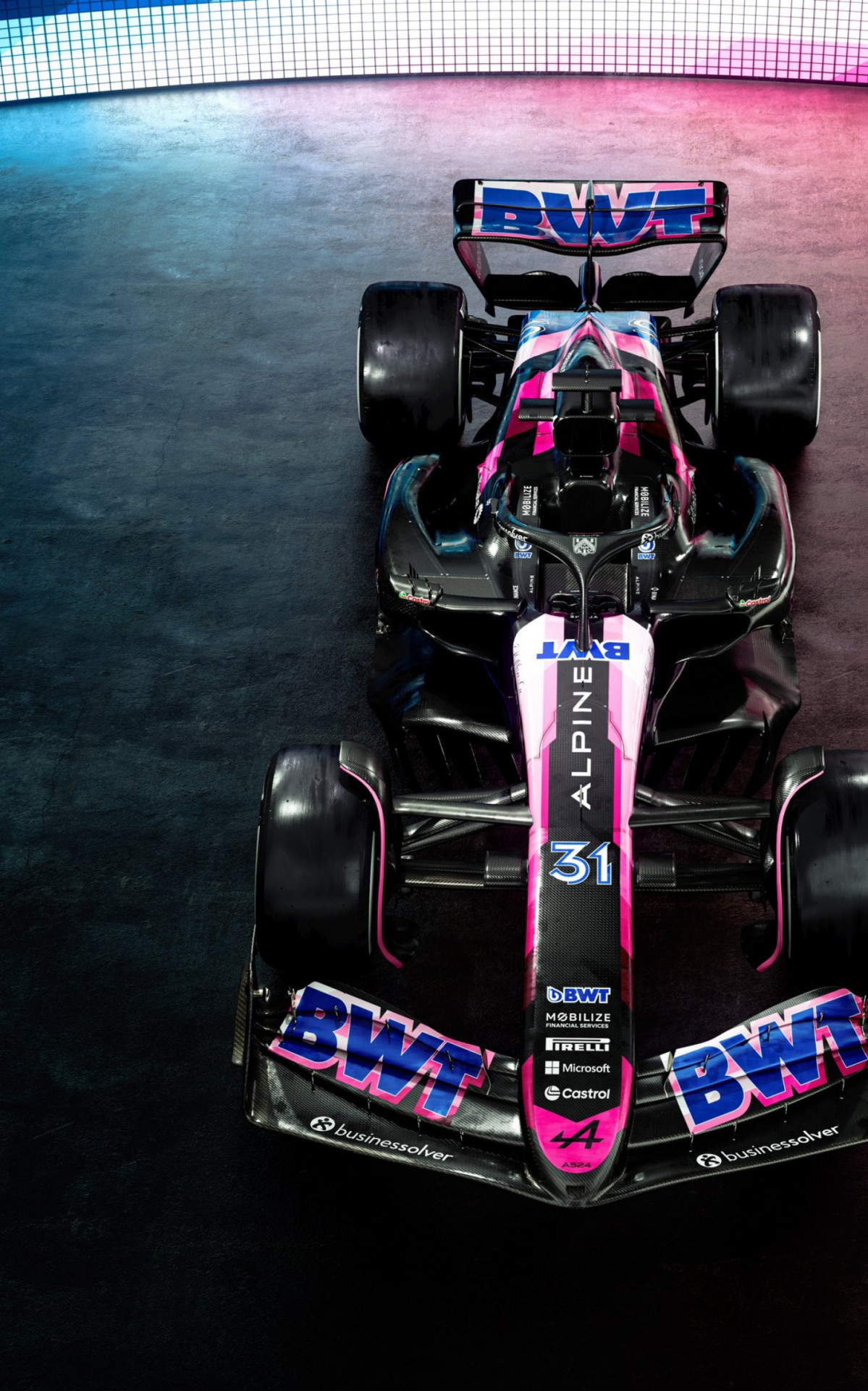 O modelo A524 da Alpine deixa de lado o azul de 2023 e aposta no preto com rosa