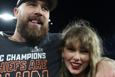 Taylor Swift pode não conseguir chegar a tempo para o Super Bowl, afirma Travis Kelce