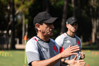 Base titular do Vasco tem apenas seis remanescentes de jogo que livrou equipe da queda