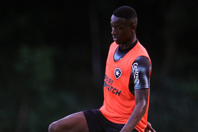 Escalação do Botafogo: Luiz Henrique será titular diante do Flamengo