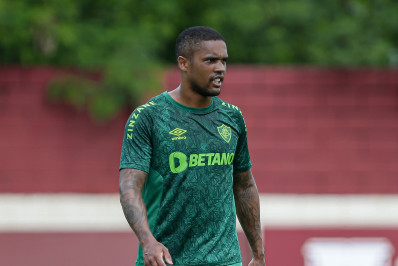 Ex-atacante do Fluminense, Douglas Costa acerta com equipe australiana