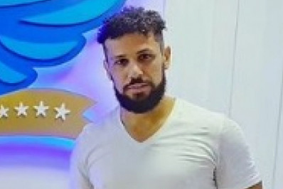 Amaury Lorenzo visita barracão da Portela e confirma presença no desfile