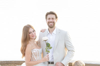 Influenciadora digital Mari Maria renova votos de casamento no Cristo Redentor 