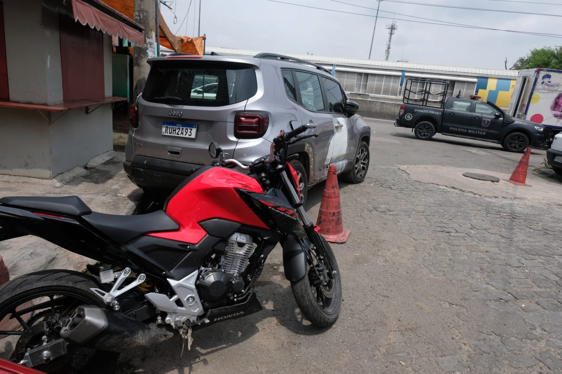 Na ação, dois carros e quatro motos foram apreendidas - Pedro Ivo / Agência O Dia