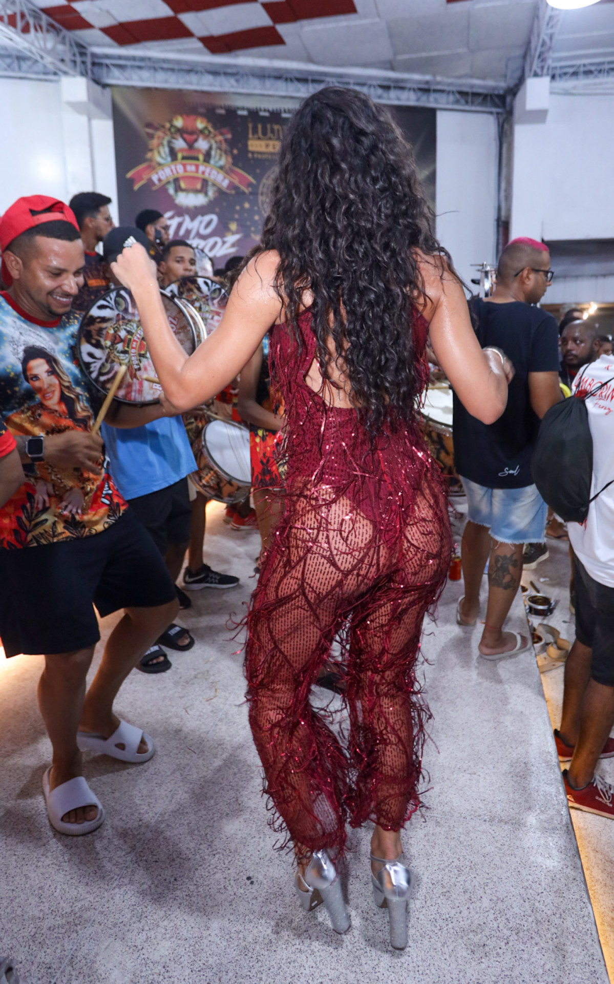 Giovana Cordeiro é musa da Porto da Pedra