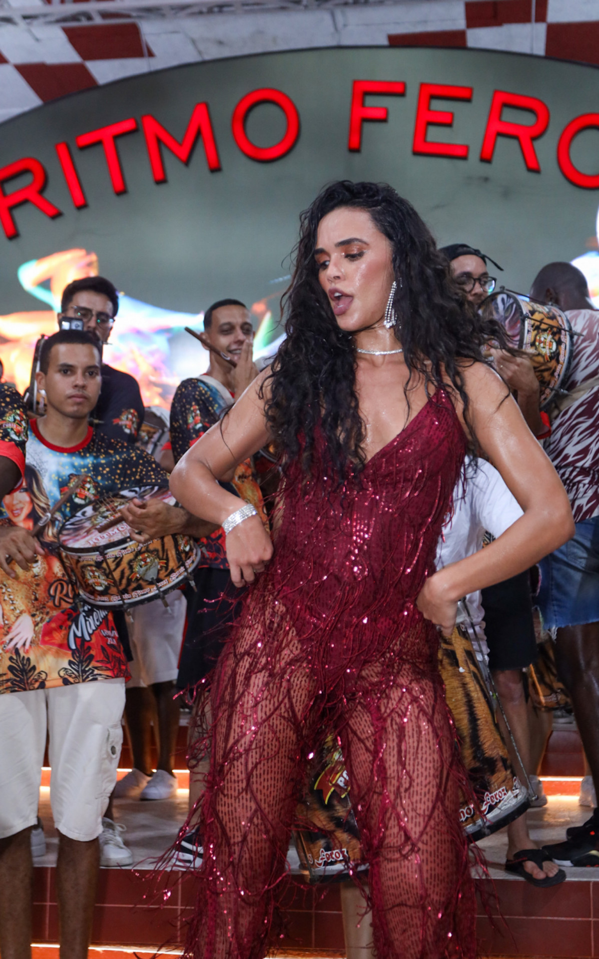 Giovana Cordeiro é musa da Porto da Pedra