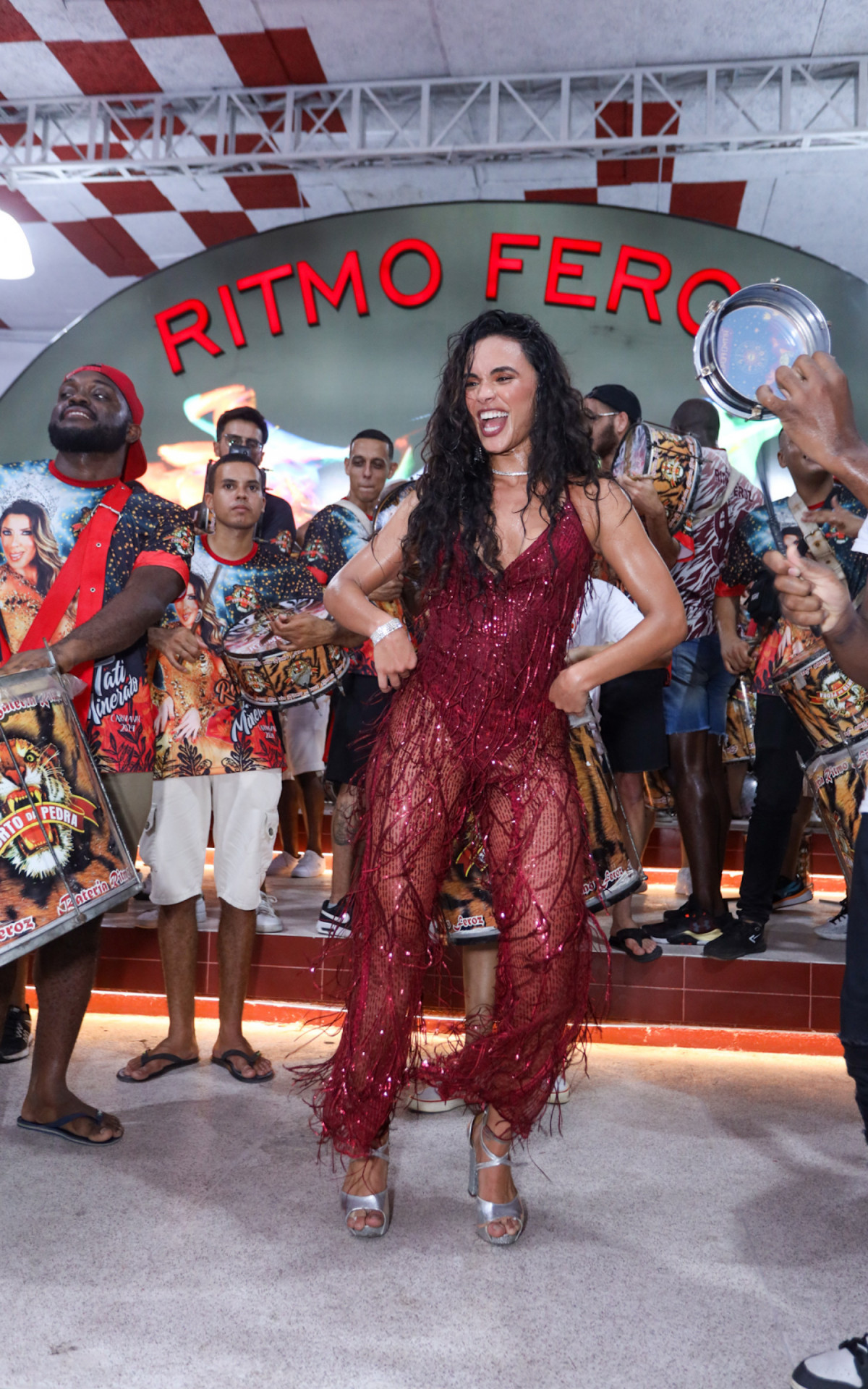 Giovana Cordeiro é musa da Porto da Pedra