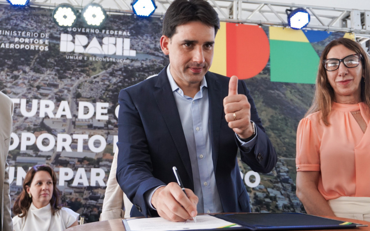 Ministro de Portos e Aeroportos, Silvio Filho e prefeita de Quissamã, Fátima Pacheco