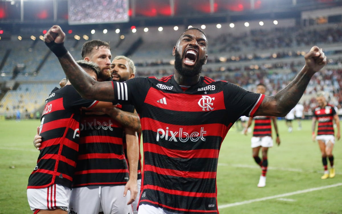 Gerson comemorou bastante o gol de L&eacute;o Pereira, na vit&oacute;ria do Flamengo sobre o Botafogo