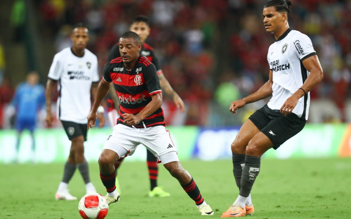 De La Cruz em ação no duelo entre Flamengo e Botafogo - Gilvan de Souza / CRF