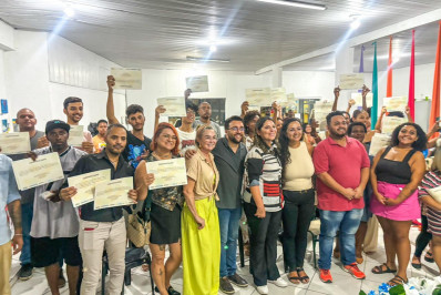 Contemplados pela Lei Paulo Gustavo em Japeri recebem certificados