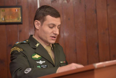 Coronel do Exército responsável por Batalhão de Operações Psicológicas desmaia ao receber agentes da PF