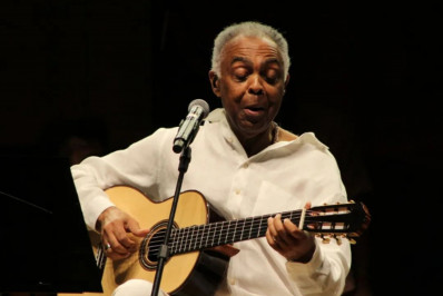 Gilberto Gil recebe título de doutor honoris causa pela UFRJ
