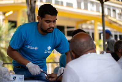 Prefeitura promove atendimento à população em situação de rua na Praça Sávio Gama