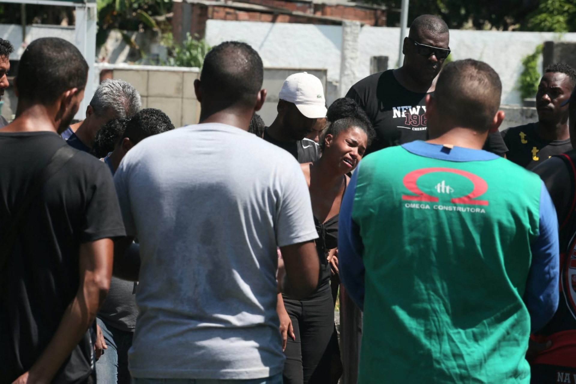 Familiares e amigos lamentaram a morte de Carlos - Cléber Mendes / Agência O Dia