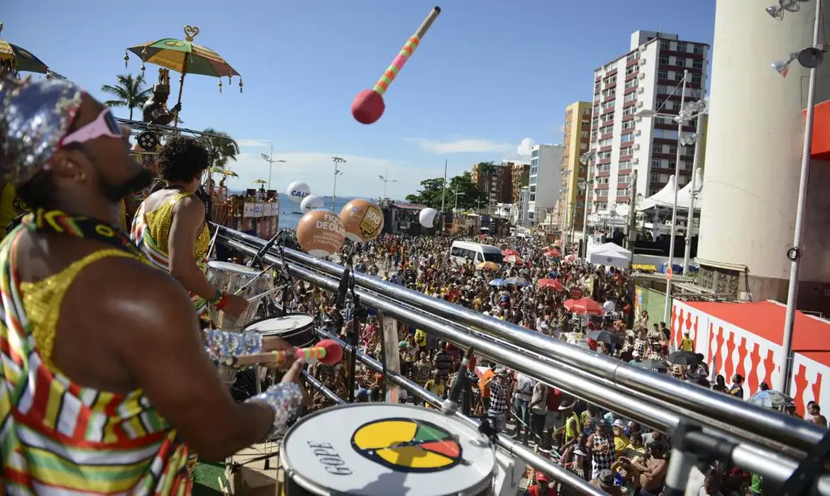 Ivete, BaianaSystem, Brown e Ilê Ayê abrem carnaval de Salvador