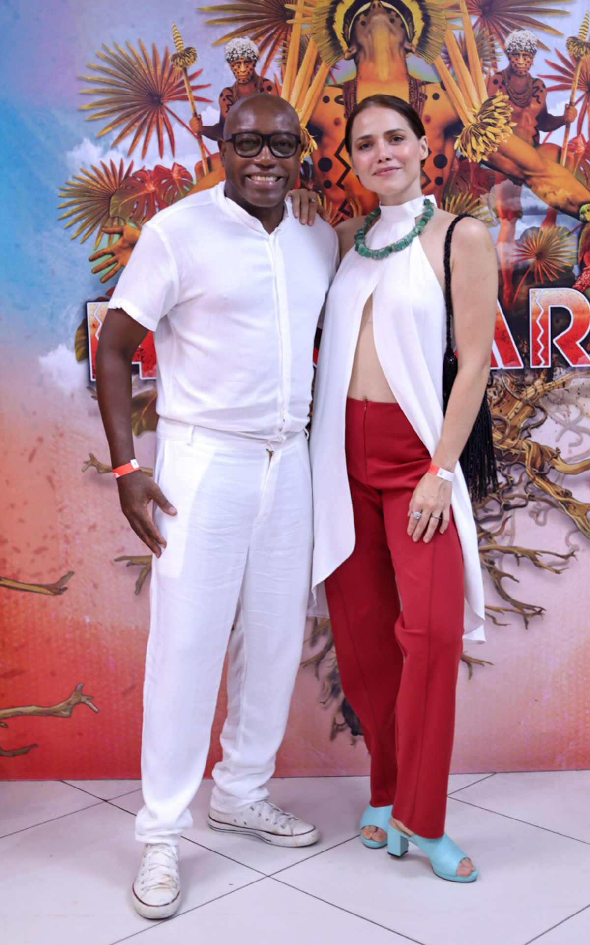 Nando Cunha e Letícia Colin na quadra do Salgueiro