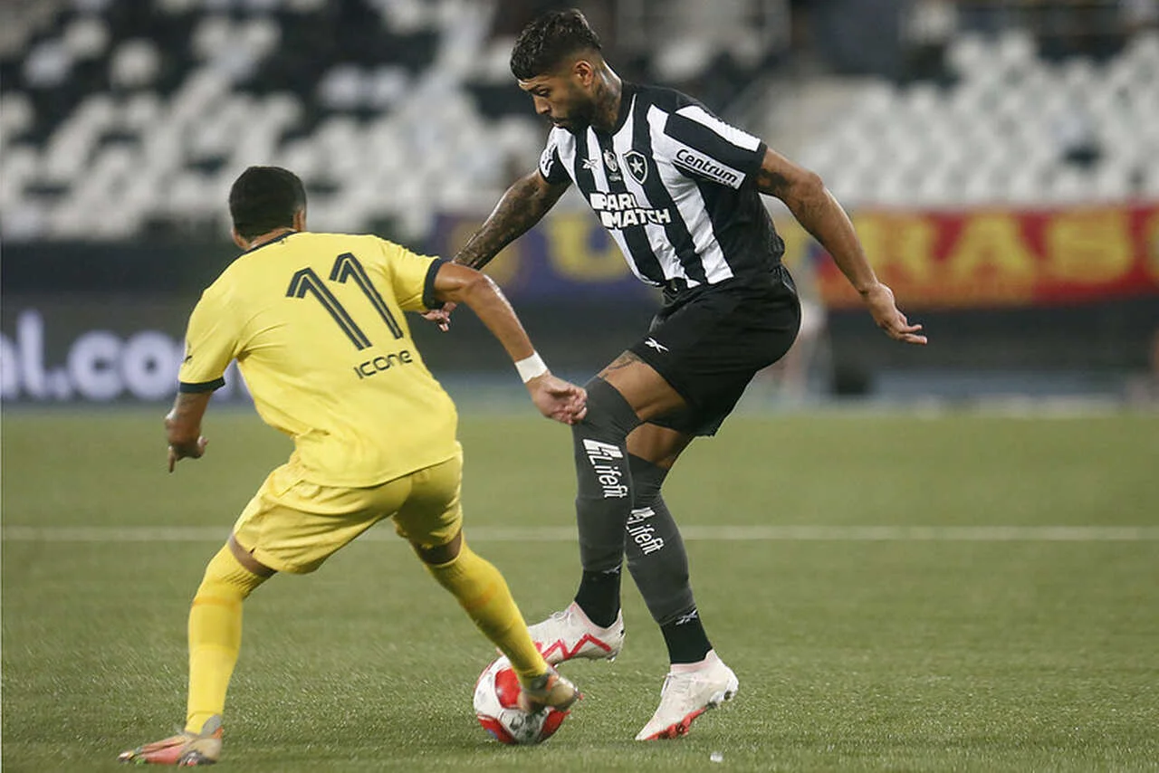 Barboza afirma que não tem lesão e tranquiliza torcida do Botafogo